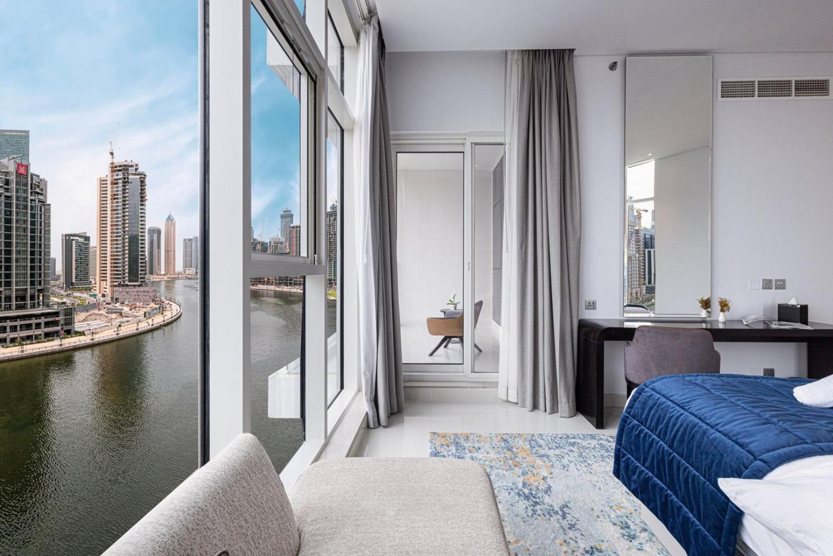 Premium 2br Aprt. With Canal View In Business Bay Apartment *