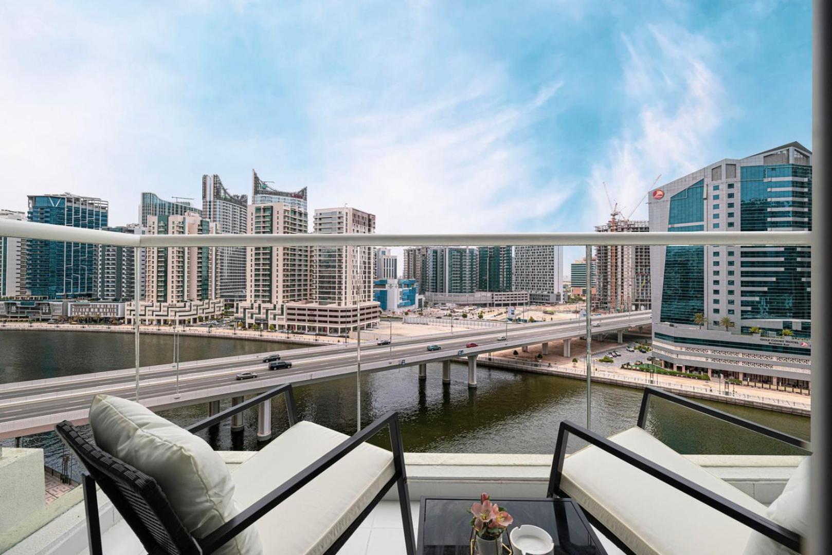 Apartment Premium 2br Aprt. With Canal View In Business Bay *